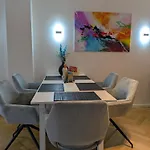 Place Naehe Marienplatz Mit 2 Schlafzimmer 70 Qm Jennifer Daire *
